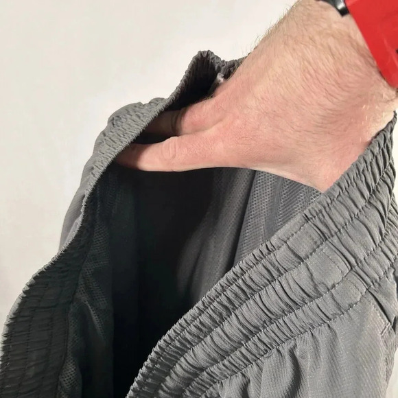 Under Armour Track Pants Men's Large Grey Pull On Drawstring Mesh Lined Pockets - Picture 13 of 13